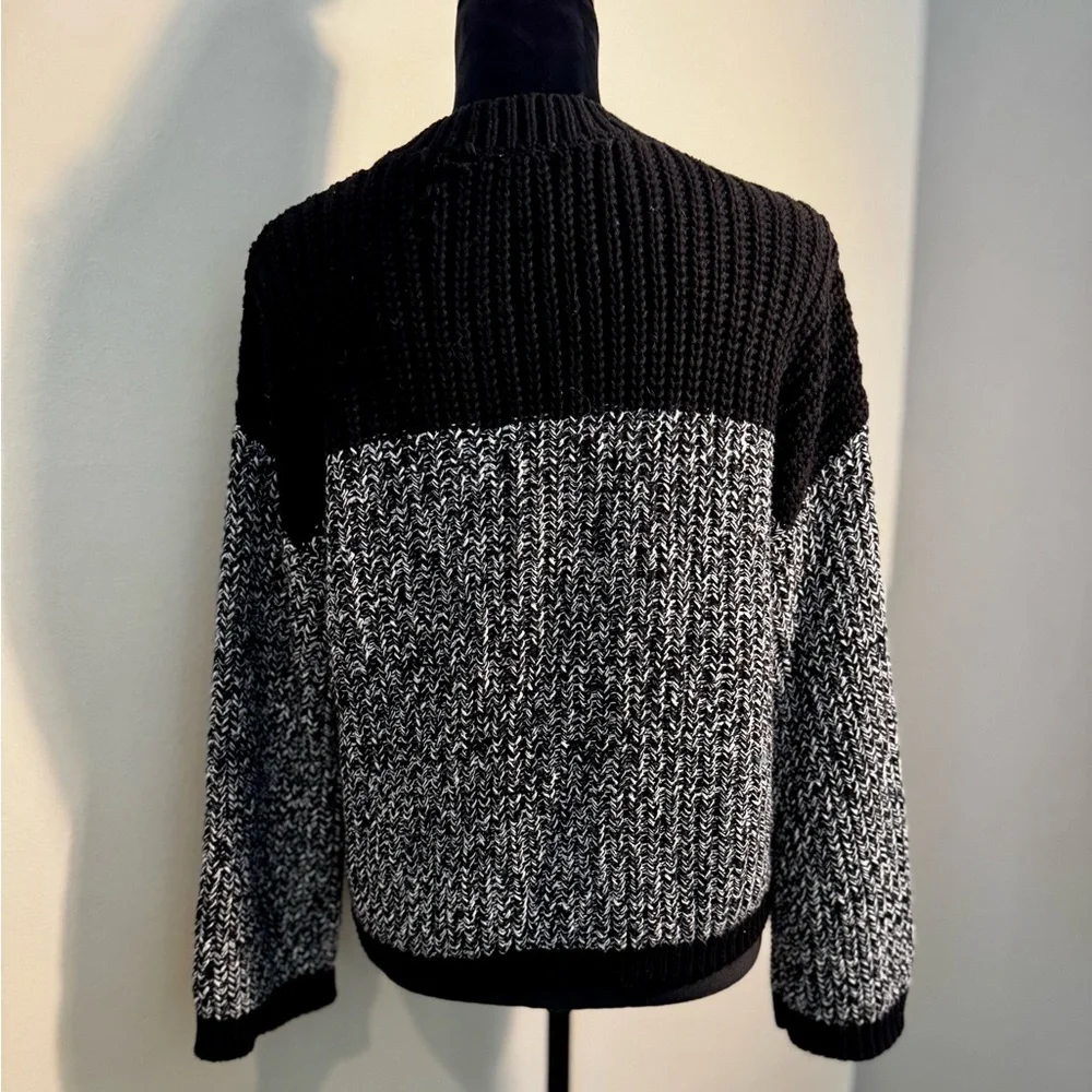 Lou & Grey Charcoal and‎ Cream Knit Top